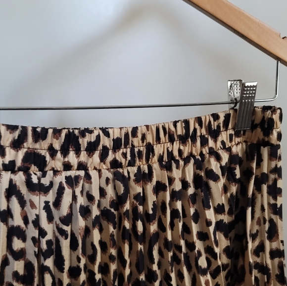 Sadie and Love cheeta print midi skirt, size medium - Picture 4 of 5